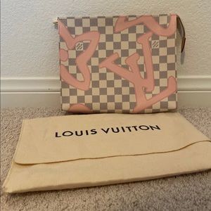 Authentic Louis Vuitton Tahitienne Toiletry 26